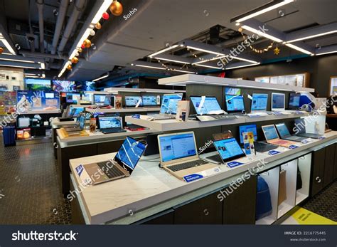 broadway hong kong laptop